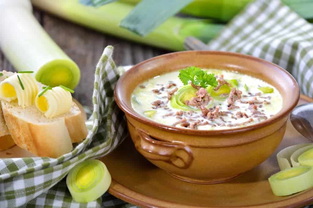 Käse Lauch Suppe mit Hackfleisch – super leichtes französisches Rezept