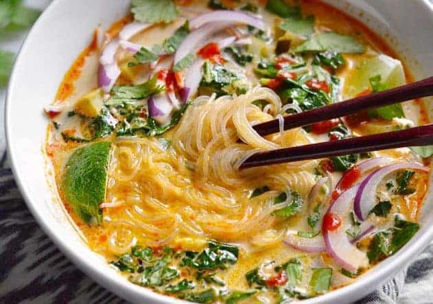 Thai Suppe mit Kokosmilch und Curry
