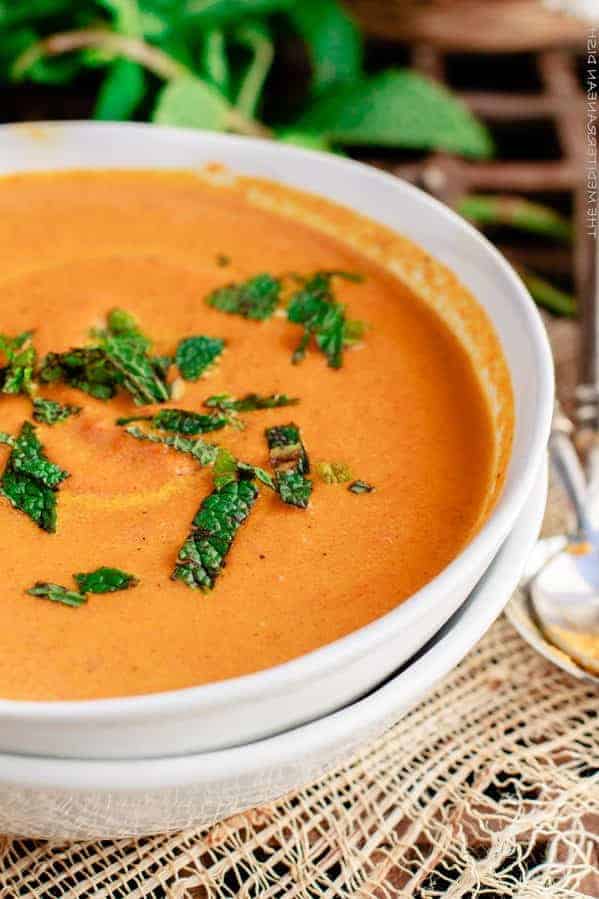Geröstete Möhren-Ingwer-Suppe mit Pfefferminze | Mediteranes Rezept