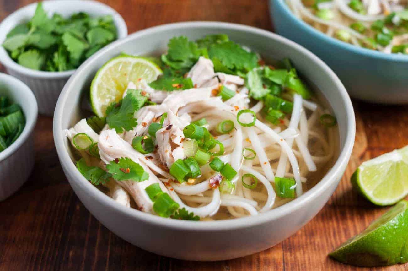 Asiatische Nudelsuppe Aus Vietnam Pho Mit Hahnchenfleish Die Rezepte