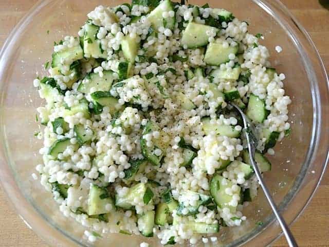 Couscous Salat mit Feta, Gurken und Zitrone 🍝 - Die Rezepte