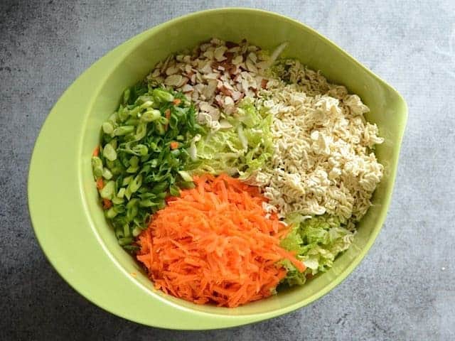 Asia Salat mit knusprigem Hähnchen 🍝 - Die Rezepte