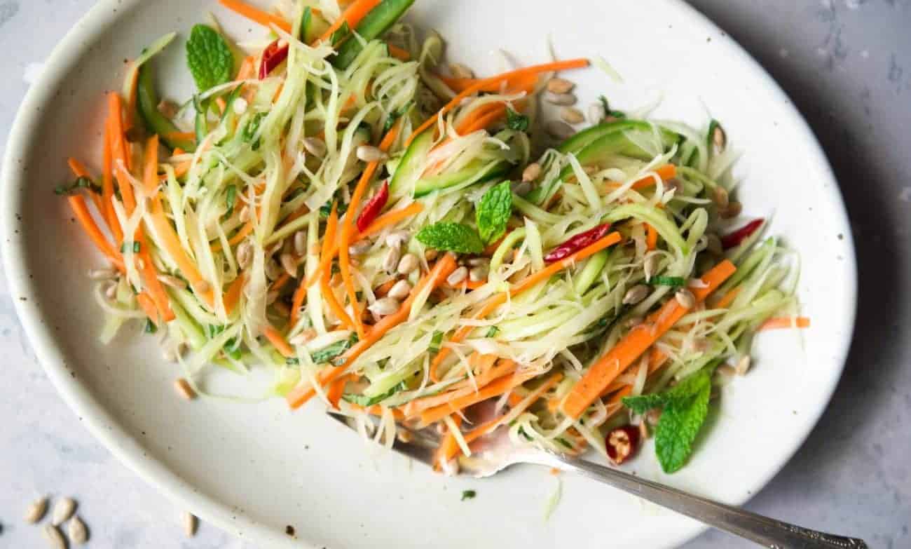 Thai Papaya Salat – vegetarisch lecker für 6 🍝 - Die Rezepte