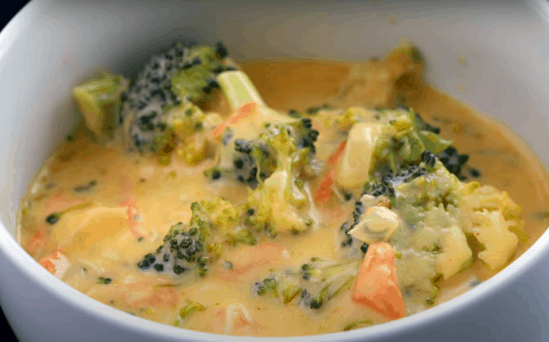 Brokkoli Creme Suppe mit viel Käse – lecker