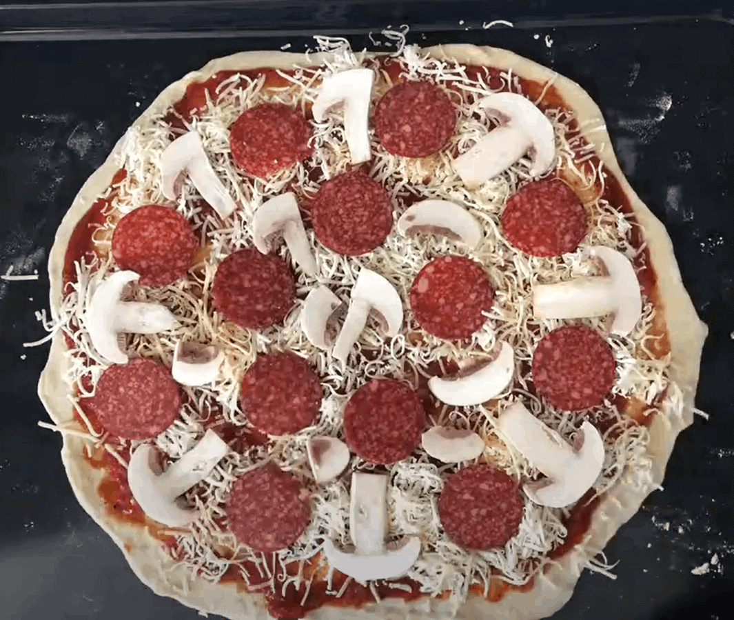 Pizza Salami mit Champignons perfekt backen 🍝 - Die Rezepte
