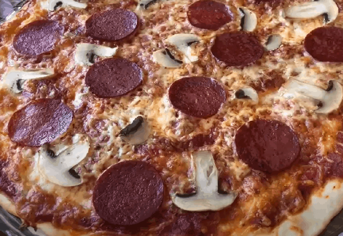 Pizza Salami mit Champignons perfekt backen