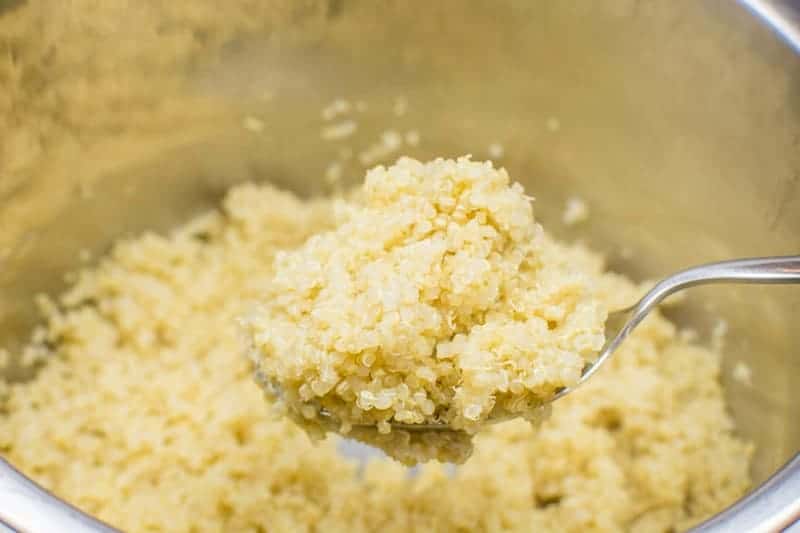 Quinoa Salat Mit Radieschen Avocado Und Mandeln