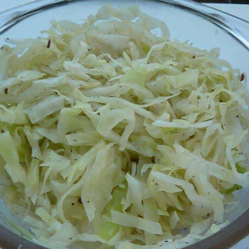 Klassischer Weißkohl Salat: ein Rezept, das Sie blitzschnell nachmachen