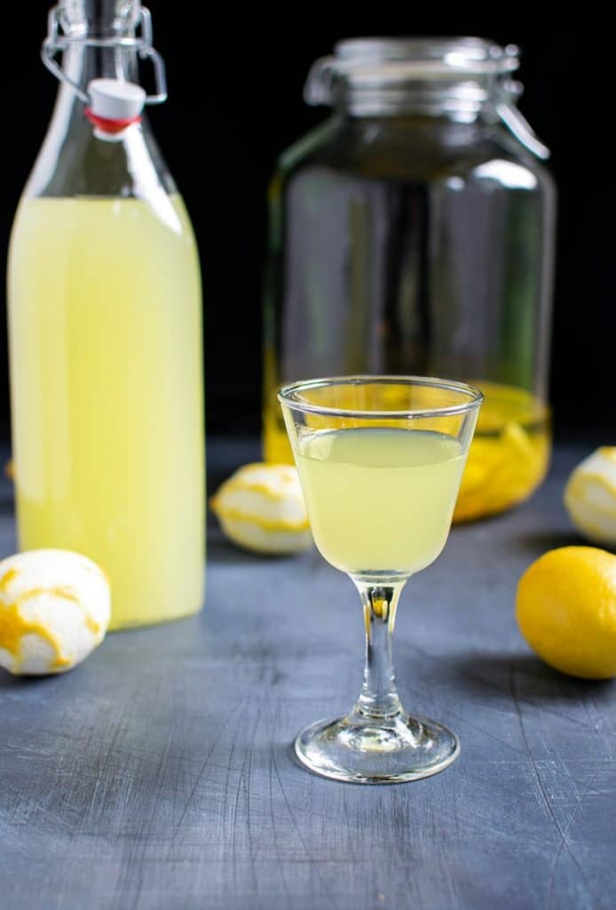 Limoncello: den italienischen Zitronenlikör selber zubereiten