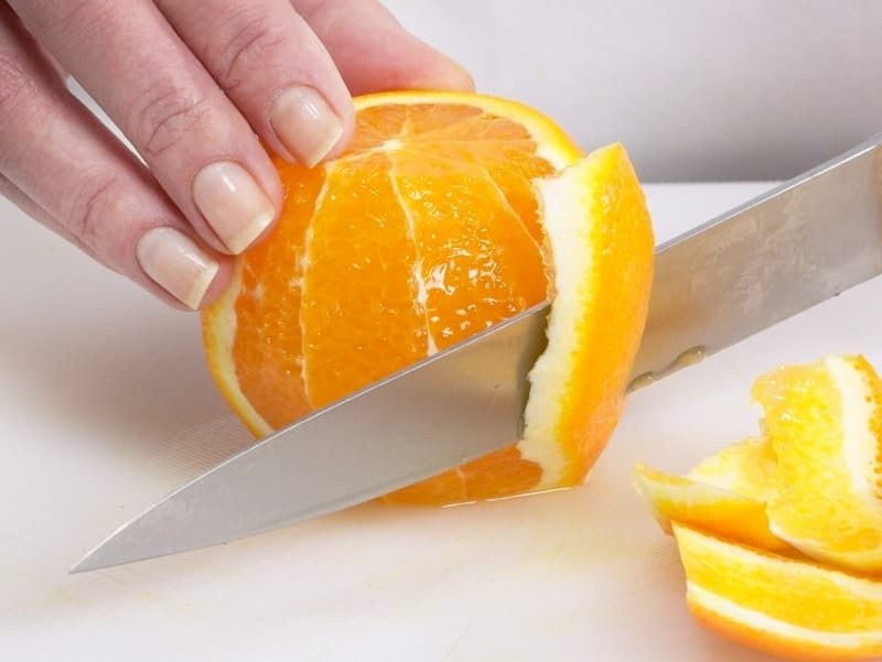 Orangen schälen mit dem Messer