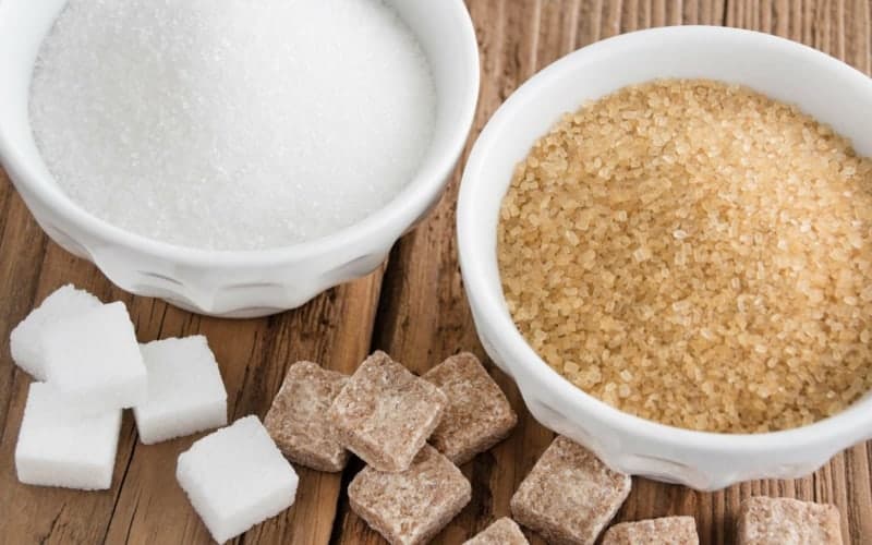Brauner Zucker: Ist er gesünder als der traditionelle Kristallzucker?