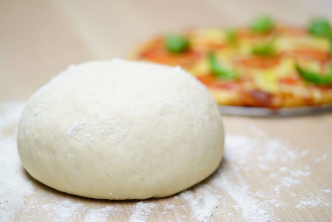 Pizzateig italienisch aus 3 Zutaten: einfach unglaublich!