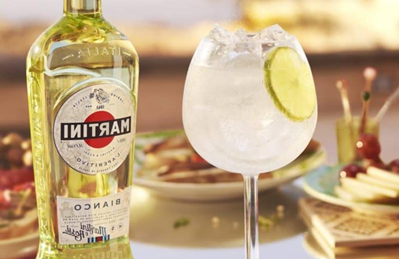 Martini Bianco mit Schweppes in 2 Min. – der beste Cocktail für den Sommer!