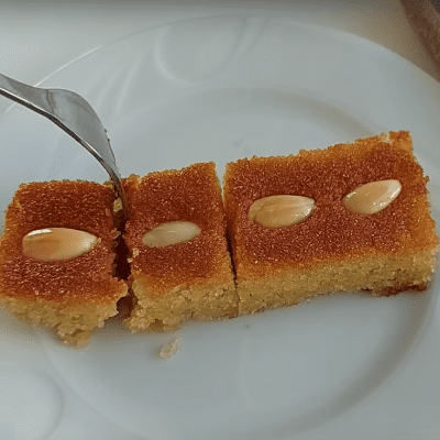 Hartweizengrieß-Kuchen genießen