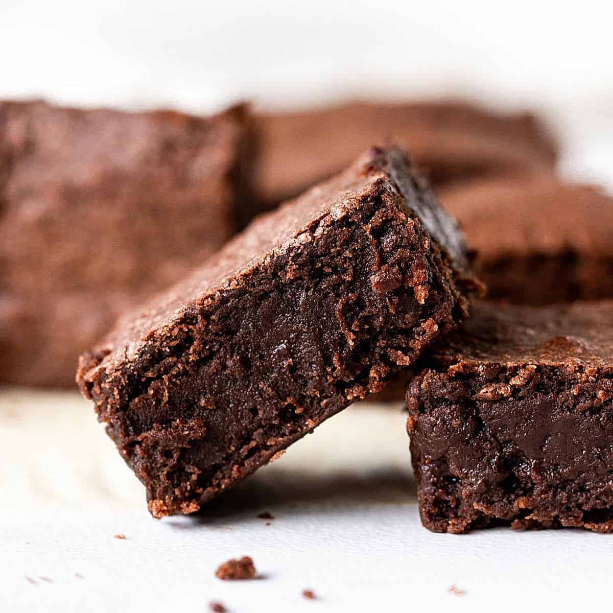 Lebensmittel ohne Kohlenhydrate: fabelhaftes Keto-Rezept für Brownies